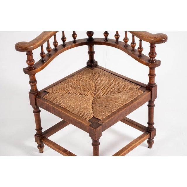 Antique Walnut Corner Chair with Spindle Back and Straw Seat, 1890s For Sale - Image 11 of 12