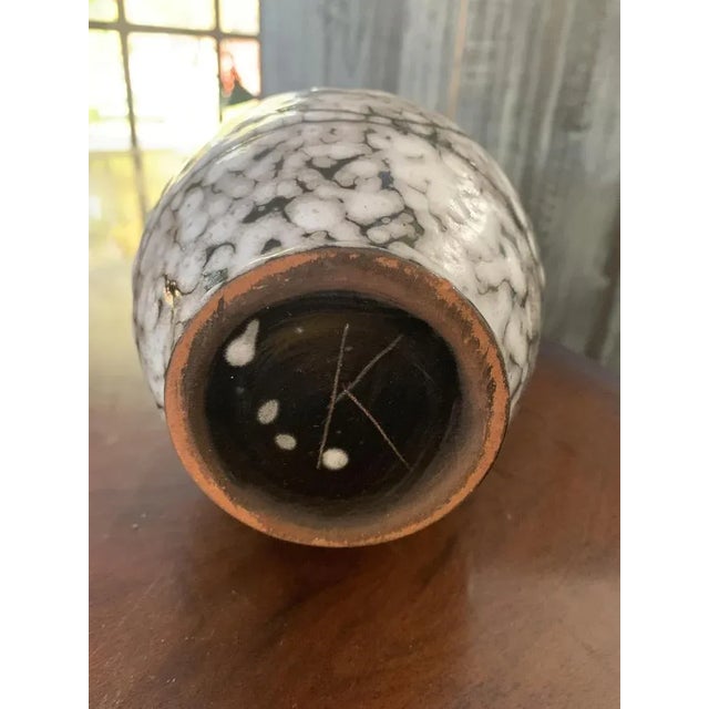 1960s Mid-Century Modernist White and Earth Toned Ceramic Vase, 1960s For Sale - Image 5 of 6