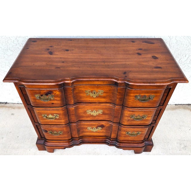 Chippendale 1990s Heritage Chippendale Dresser Chest Blockfront For Sale - Image 3 of 15