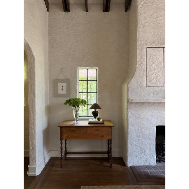 Understated and elegant, Calla embodies the purity of form that defines our papier mâché collection. With smooth planes...