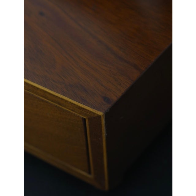 Wood 1960s Biggs Inlaid Mahogany 2 Drawer Dresser Shaving Mirror For Sale - Image 7 of 16