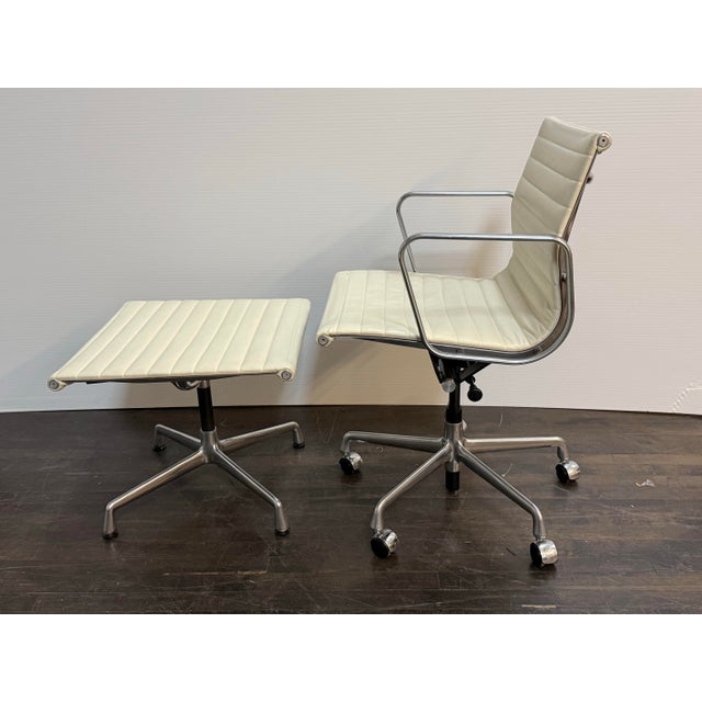 Herman Miller Charles + Ray Eames for Herman Miller Eames Aluminum Group Management Chair + Ottoman Set For Sale - Image 4 of 12