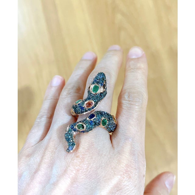 Bochic "Orient" Vintage Emerald & Fancy Sapphires Serpent Ring 18K & Silver For Sale - Image 14 of 18