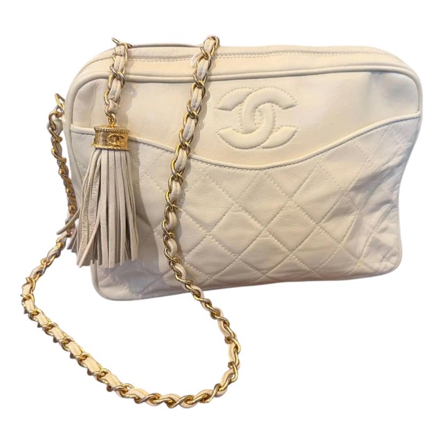 A 1988 Iconic Chanel Matelasse Cream Lamb Skin Shoulder Bag For Sale