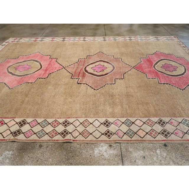 Galerie Shabab Collection Mid-20th Century Turkish Anatolian Room Size Carpet For Sale In New York - Image 6 of 10