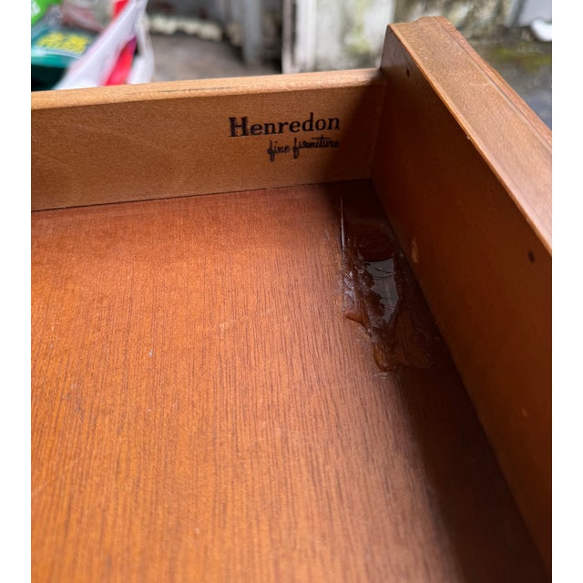 1950s Vintage Henredon Midcentury Cross-Banded Walnut Single Drawer Side Table End Table Nightstand For Sale In Miami - Image 6 of 6