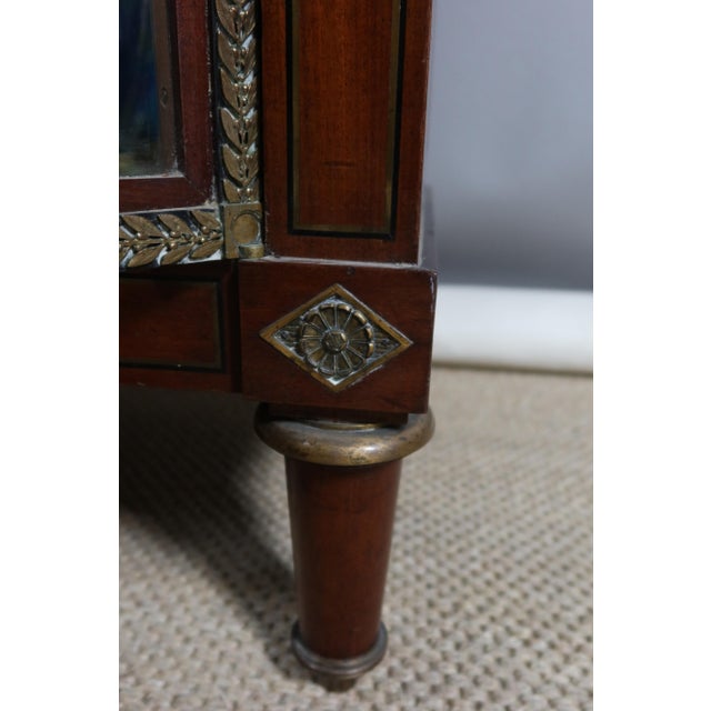 Wood Display Case in Mahogany, 1800s For Sale - Image 7 of 13