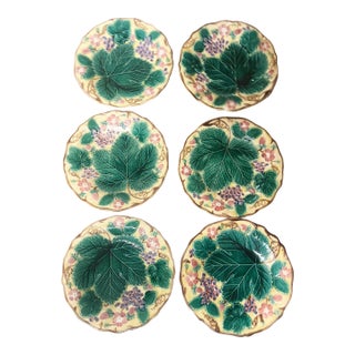 Six English Majolica Strawberry & Grapes Plates Wedgwood Circa 1920 For Sale