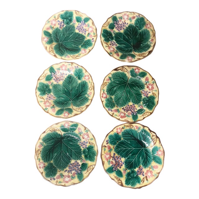 Six English Majolica Strawberry & Grapes Plates Wedgwood Circa 1920 For Sale