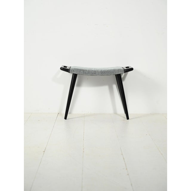 1960s stool in black lacquered wood, with a slightly concave padded seat upholstered in gray melange velvet. Sleek profile...