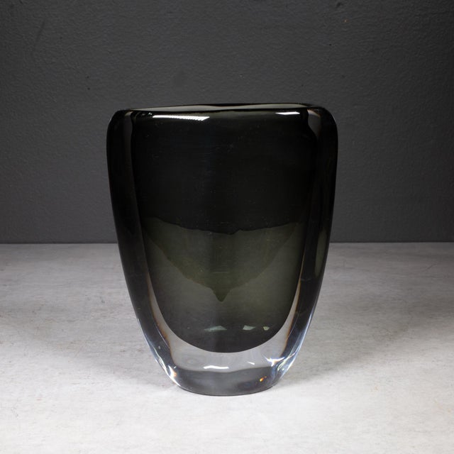 Mid-Century Modern Nils Landberg for Orrefors Smoke Gray Glass "Sommerso" Vase c.1950-1960 For Sale - Image 3 of 6