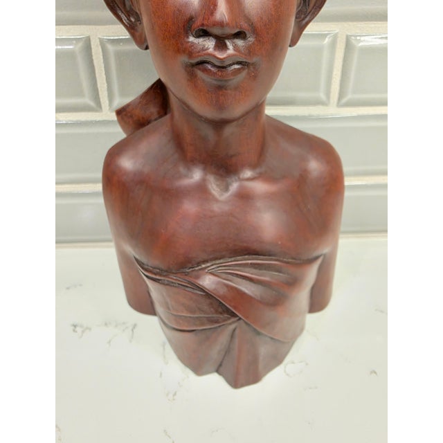 1950s Mid-Century Balinese Hardwood Nobleman Bust – Rare Klungkung Provenance For Sale - Image 5 of 10
