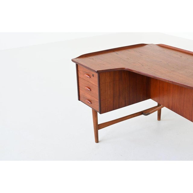 Boomerang Writing Desk in Teak by Peter Løvig Nielsen, 1960 For Sale - Image 6 of 18