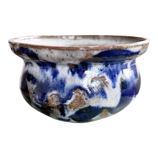 Studio Pottery Earthenware Bowl in Flow Blue and White - Signed 1972 For Sale