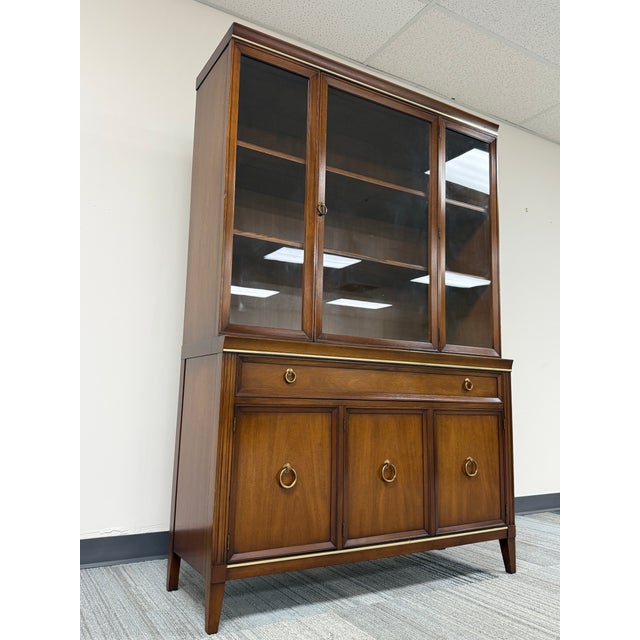 Brown Mid-Century Mahogany China Cabinet / Display Case ~ by Drexel Interlude For Sale - Image 8 of 13