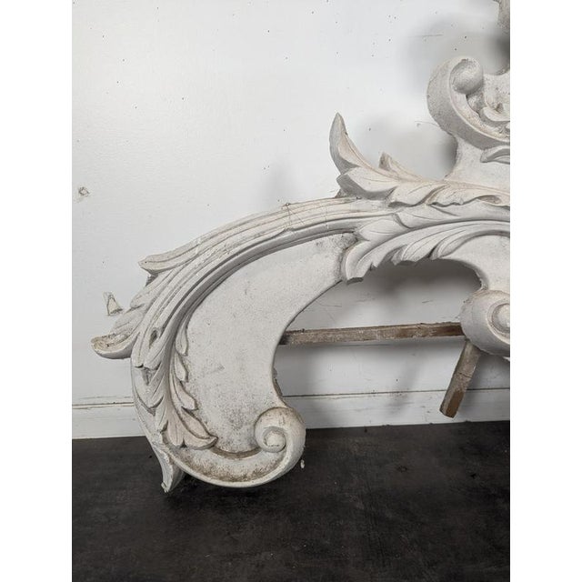 2000 - 2009 Large Rocaille Pediment in Stucco and White Patinated Carved Wood with Oculus For Sale - Image 5 of 10