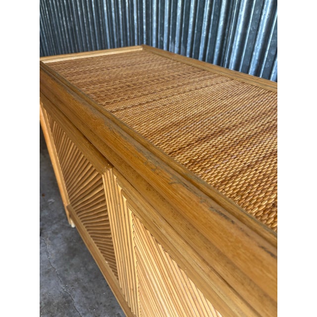1970s Vintage Coastal Rattan Credenza - Split Reed Cabinet, 1970s For Sale - Image 5 of 9