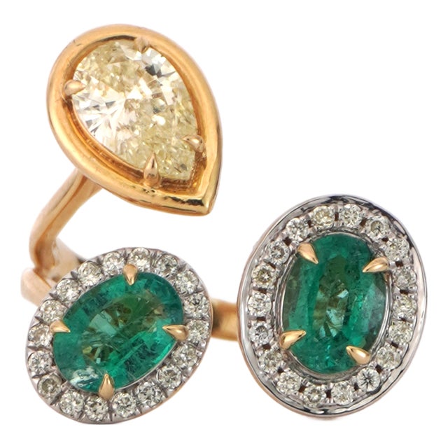 14k Yellow Gold Ring With 1.57ct Oval Emerald and 0.91ct Yellow Natural Diamond, Size 7 For Sale