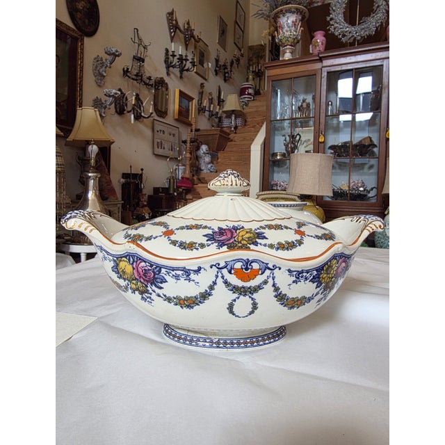 Pair of Wedgwood Tureens Grosvenor Pattern For Sale - Image 10 of 13
