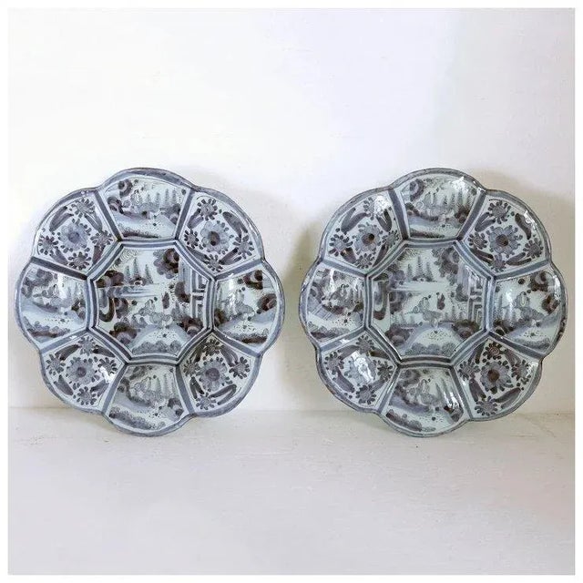 18th Century German Frankfurt Faience Blue and White Lobed Plates (Buckelplattes) - a Pair For Sale - Image 4 of 12