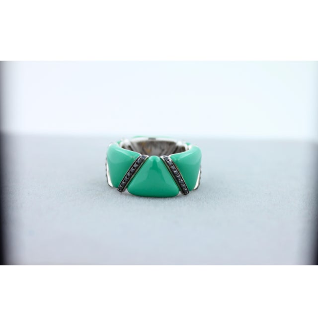 Black Black Diamond Green Enamel Eternity Band 18 Karat White Gold Unique Italian Ring, Size 5 For Sale - Image 8 of 18