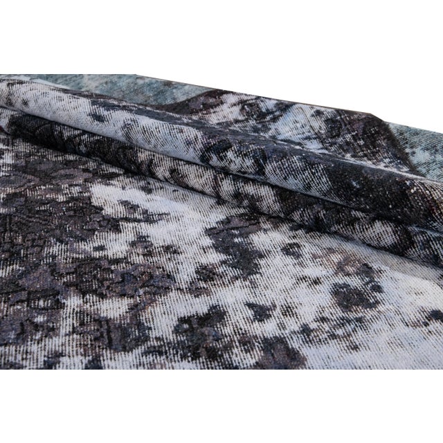 1950s Gray Vintage Distressed Handmade Abstract Wool Rug 7′7″ × 10′10″ For Sale - Image 5 of 9