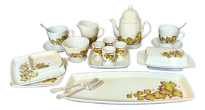 Art Deco Grapevine Breakfast & Serving Service from Carlton Ware, England, 1930s, Set of 17