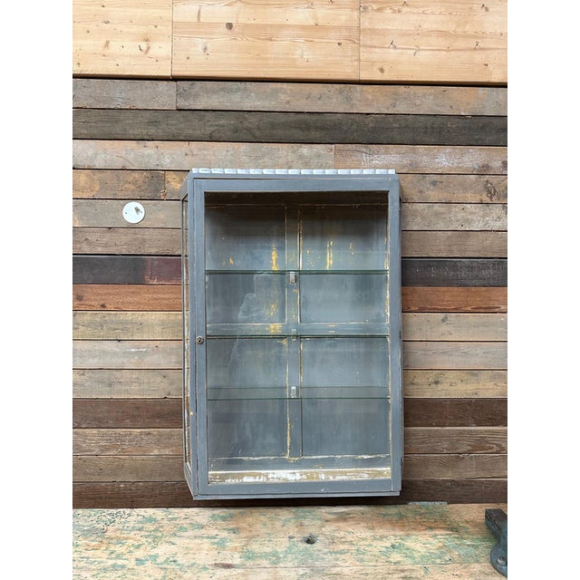 This pretty wall display case in patinated wood has been completely restored. It consists of a glass door, lockable,...