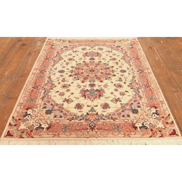 Middle Eastern Rug in Wool For Sale - Image 4 of 11