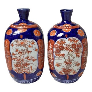 Elegant Pair of Hand Painted Imari Vases, Meiji Perion, 1880's For Sale