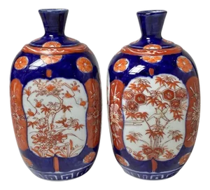 Elegant Pair of Hand Painted Imari Vases, Meiji Perion, 1880's