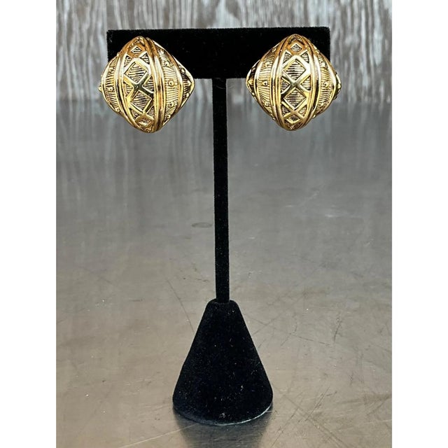 Vintage Ciner Gold Tone Clip on Earrings For Sale - Image 12 of 12