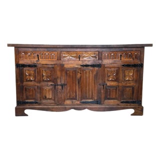 1900-1909 Spanish Baroque Carved Walnut Tuscan Three Drawers Credenza or Buffet For Sale