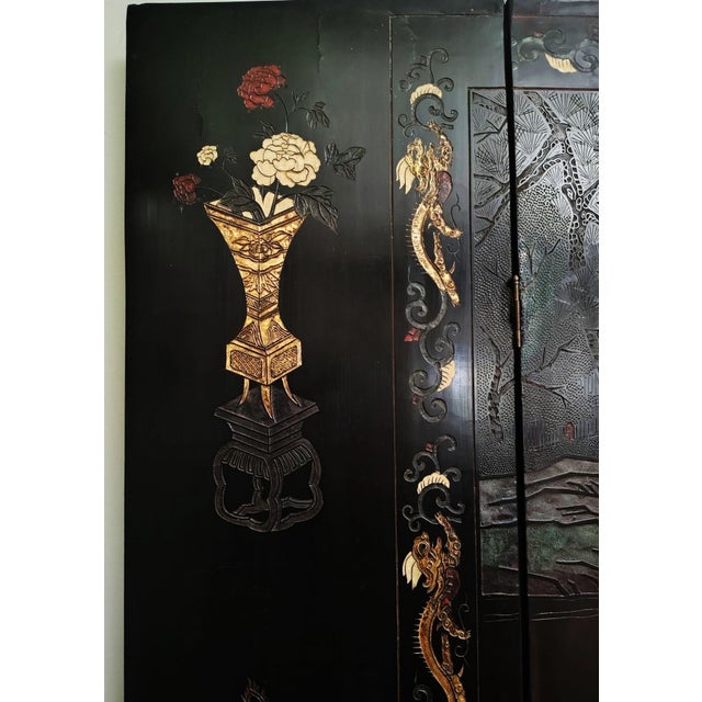 Grand Chinese Export Eight Panel Lacquered Coromandel For Sale - Image 4 of 17