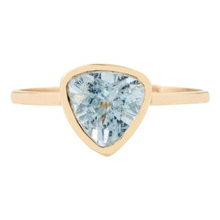 Art Deco Trillion Cut Aquamarine Ring in 14k Yellow Gold Size 7 For Sale