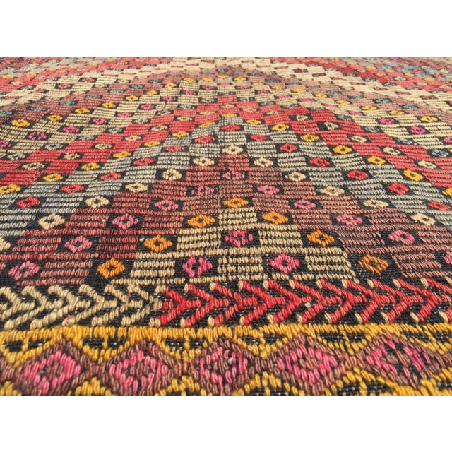 Vintage Patterned Turkish Kilim Rug - 5′6″ × 9′7″, 10x For Sale - Image 10 of 11