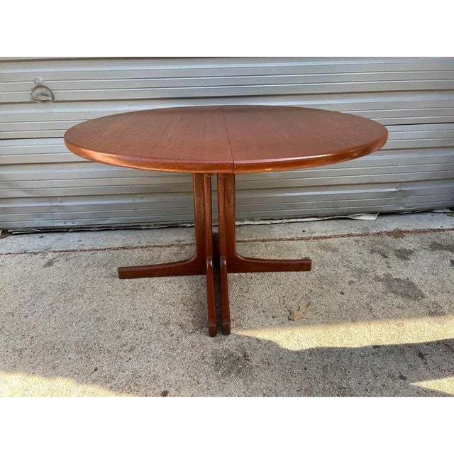 Mid Century Teak Extension Round Dining Table With 2 Leaves. For Sale In Washington DC - Image 6 of 11