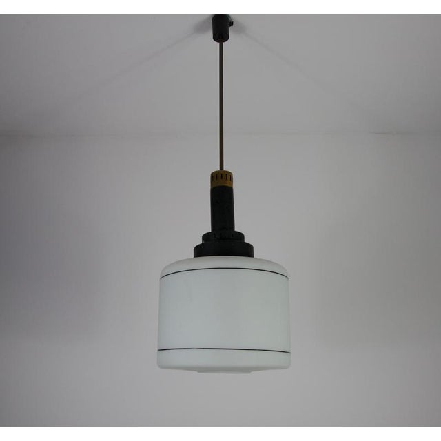 This elegant italian ceiling lamp by stilnovo from the 1960s is a stunning example of mid-century modern design. The...