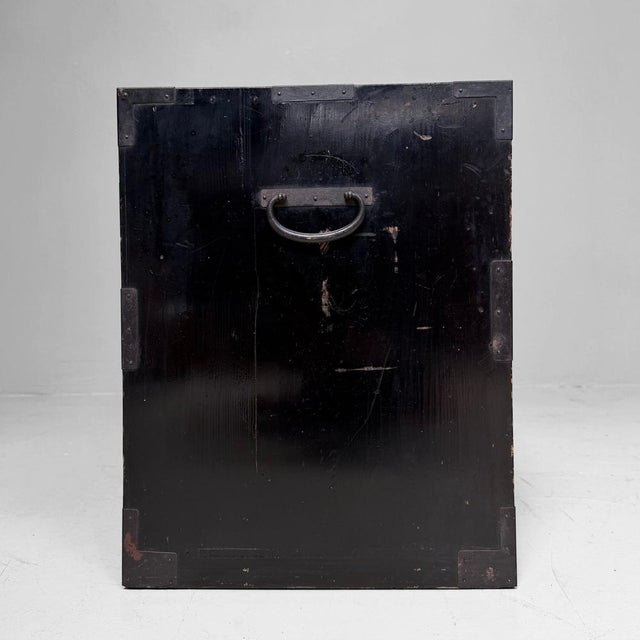 Minimalist Japanese Kimono Tansu Chest, 1910s For Sale - Image 13 of 15