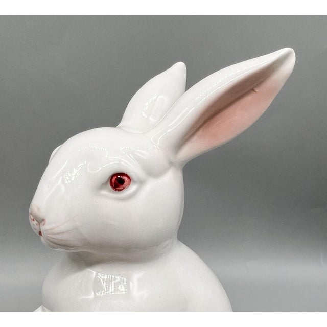 1975 Fitz & Floyd White Porcelain Rabbit Sculpture – Cottagecore • Whimsical • Figurative • Easter For Sale - Image 9 of 11