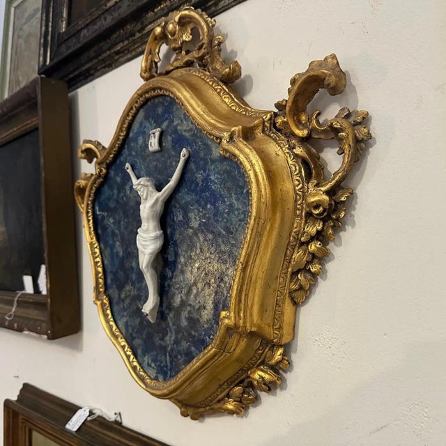 A Baroque Style Gilded Wood Box Frame Displaying a White Porcelain Christ For Sale - Image 13 of 17