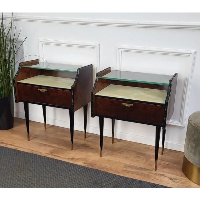 Very elegant and refined Italian 1950s Mid-Century Modern pair of bed side night stands tables in walnut veneer wood with...