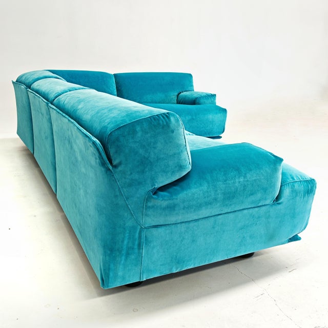 Fiandra Corner Modular Sofa in Blue Velvet by Vico Magistretti for Cassina, 1980s, Set of 4 For Sale - Image 11 of 18