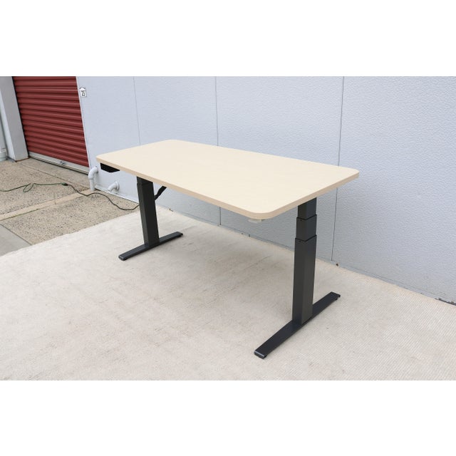 Modern Herman Miller Motia Sit-to-Stand Electric Adjustable Height Rectangle Desk Table For Sale - Image 3 of 18