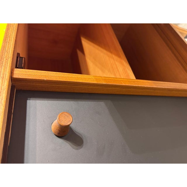 Light Wood Sideboard with Contrasting Black Panels, 1975 For Sale - Image 4 of 6