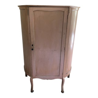 Antique French Louis XV Revival Painted Display Cabinet With Curved Glass Panel – Circa 1880–1910 For Sale