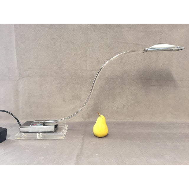 Modern Modernist Italian Cobra Model Desk Lamp in Acrylic Glass and Chrome, 1980s For Sale - Image 3 of 13