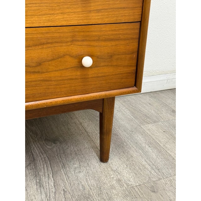 Wood Mid Century Modern Chest of Drawers For Sale - Image 7 of 11