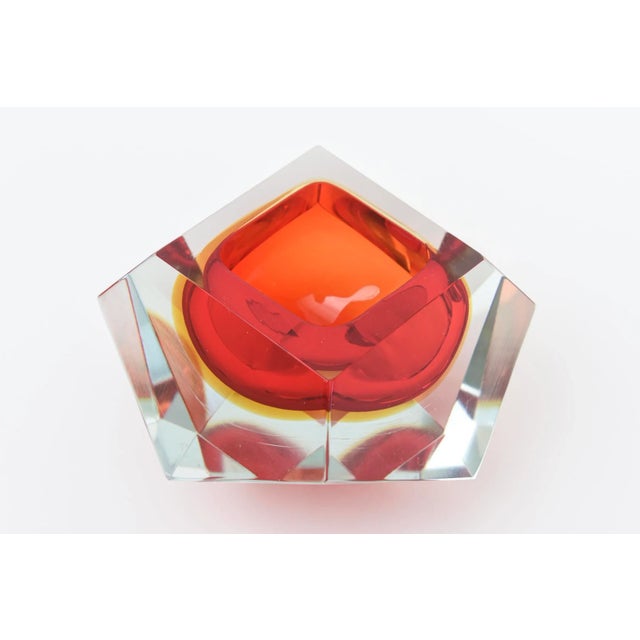 This beautiful vintage Murano Alessandro Mandruzzato faceted glass bowl is of the sommerso technique layering colors or...