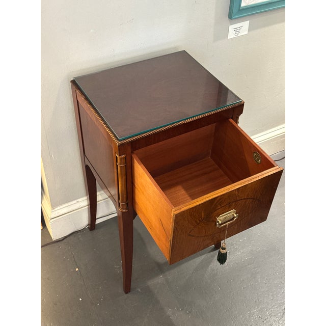 1940s Vintage Berkey and Gay Crotch Mahogany Side Table For Sale In Boston - Image 6 of 10